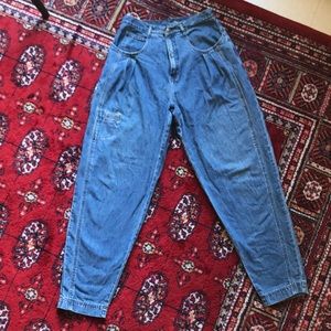 SOLD-Vintage Levi’s high rise/ high waisted jeans